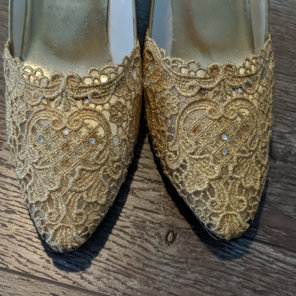 STUART WEITZMAN Gold Sheer Mesh Embroidered Pumps - Picture 3 of 8